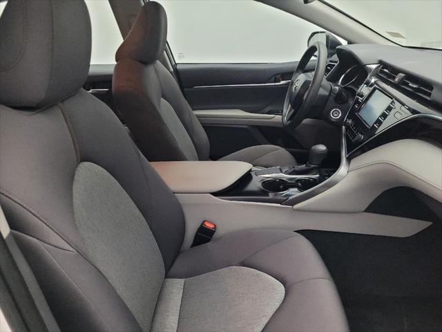Photo of 2018 Super White Toyota Camry