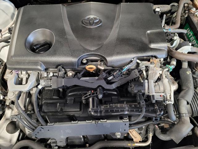 Photo of 2018 Super White Toyota Camry