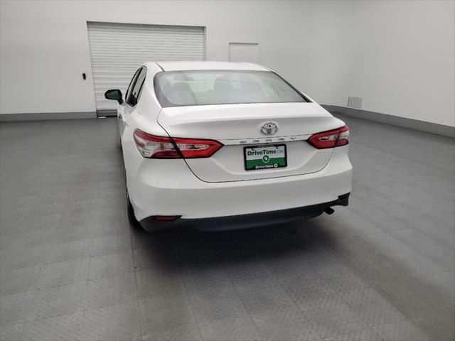 Photo of 2018 Super White Toyota Camry