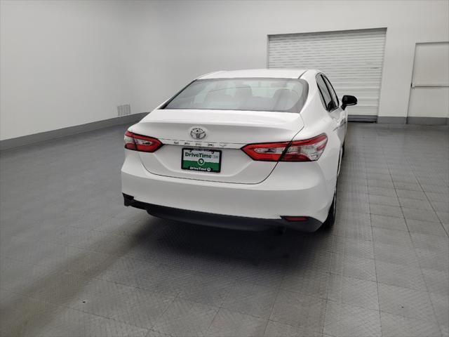 Photo of 2018 Super White Toyota Camry
