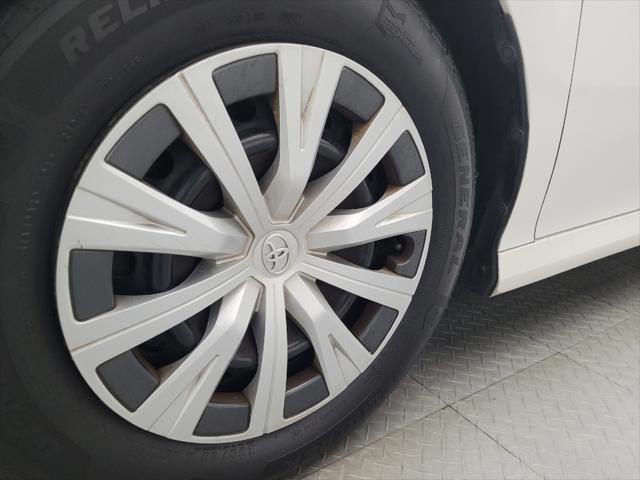 Photo of 2018 Super White Toyota Camry