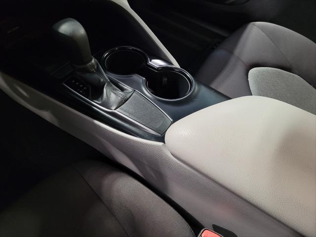 Photo of 2018 Super White Toyota Camry