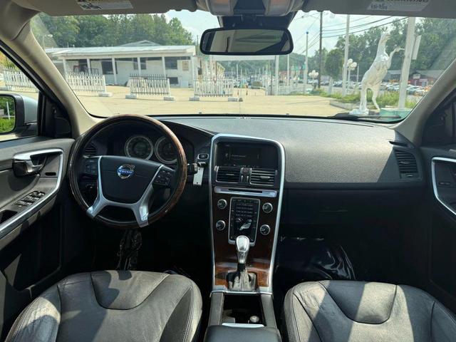 Photo of 2013 Electric Silver Metallic Volvo XC60
