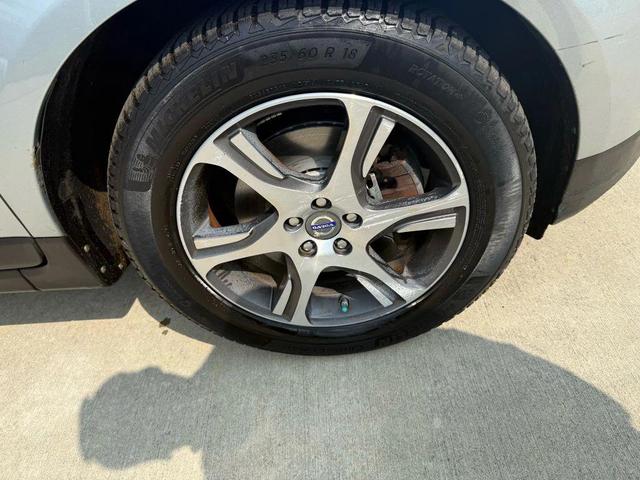 Photo of 2013 Electric Silver Metallic Volvo XC60