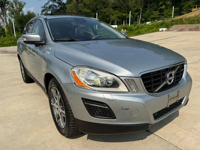 Photo of 2013 Electric Silver Metallic Volvo XC60