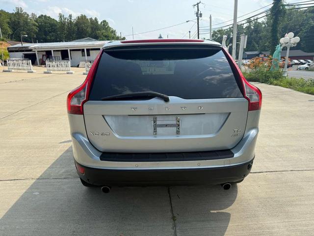 Photo of 2013 Electric Silver Metallic Volvo XC60