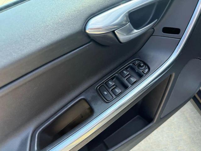 Photo of 2013 Electric Silver Metallic Volvo XC60