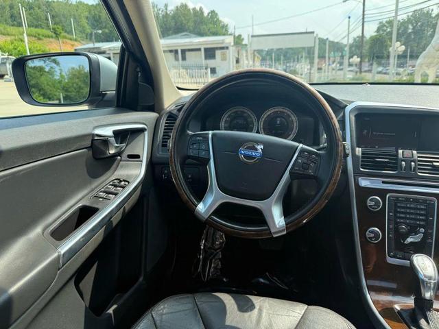 Photo of 2013 Electric Silver Metallic Volvo XC60