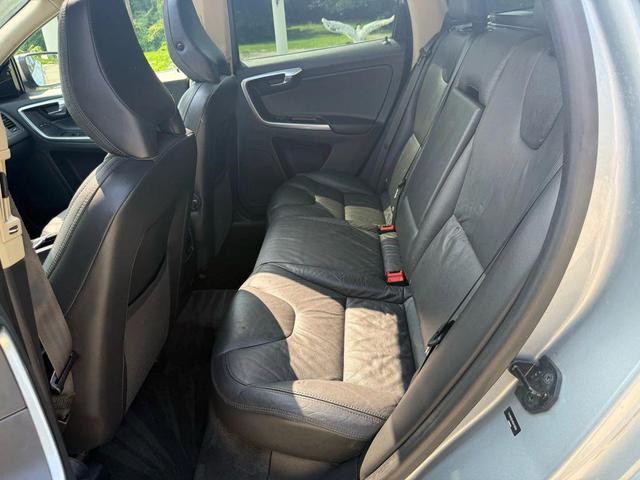 Photo of 2013 Electric Silver Metallic Volvo XC60