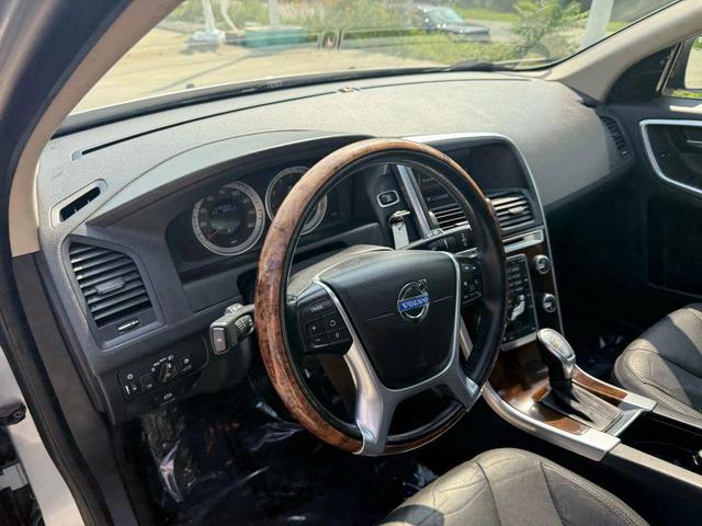 Photo of 2013 Electric Silver Metallic Volvo XC60