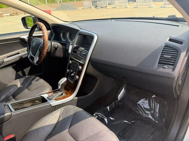 Photo of 2013 Electric Silver Metallic Volvo XC60