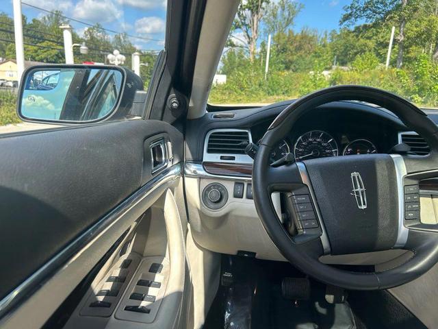 Photo of 2011 Blue Lincoln MKS