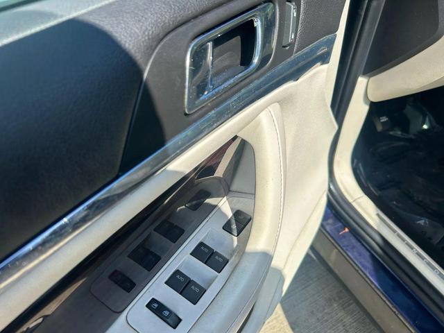 Photo of 2011 Blue Lincoln MKS