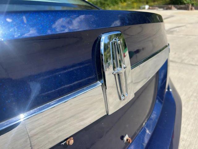 Photo of 2011 Blue Lincoln MKS