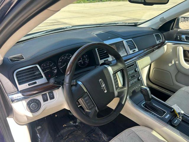 Photo of 2011 Blue Lincoln MKS