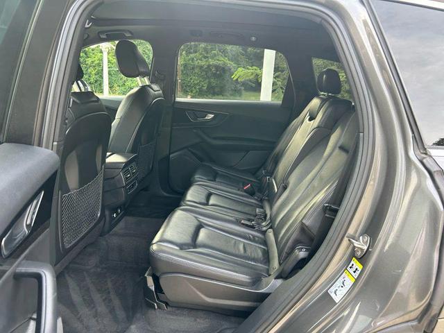 Photo of 2019 Samurai Gray Metallic Audi Q7