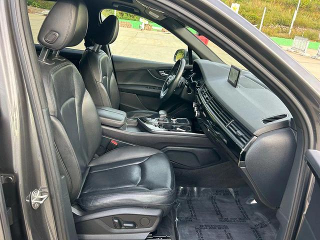 Photo of 2019 Samurai Gray Metallic Audi Q7