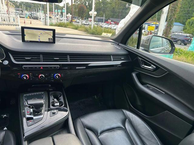 Photo of 2019 Samurai Gray Metallic Audi Q7