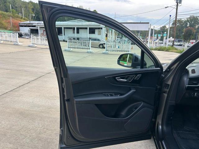 Photo of 2019 Samurai Gray Metallic Audi Q7