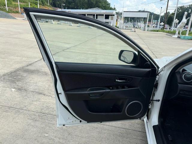 Photo of 2009 Crystal White Pearl Mica Mazda Mazda3