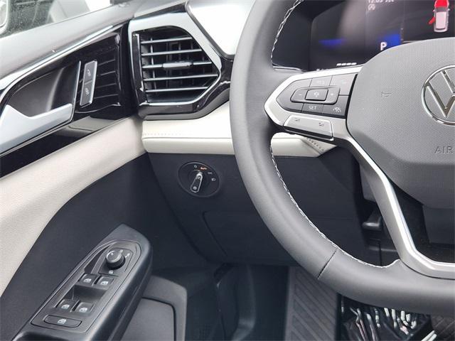 Photo of 2025 Deep Black Pearl Volkswagen Taos