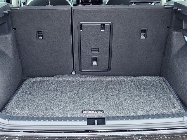 Photo of 2025 Deep Black Pearl Volkswagen Taos