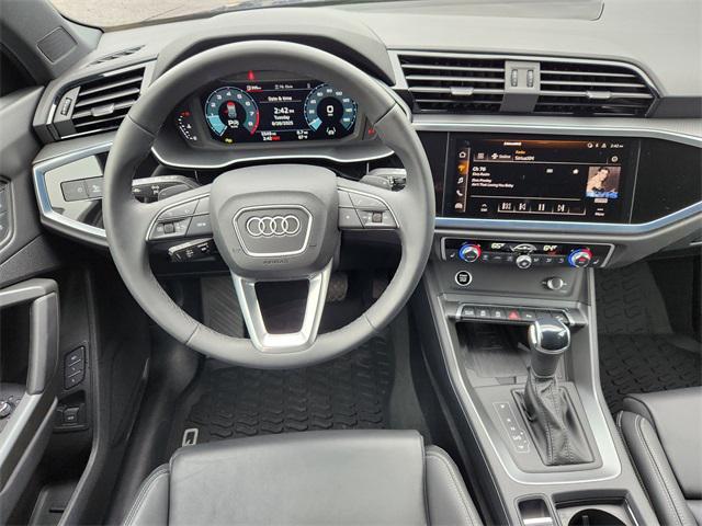 Photo of 2024 Navarra Blue Metallic Audi Q3