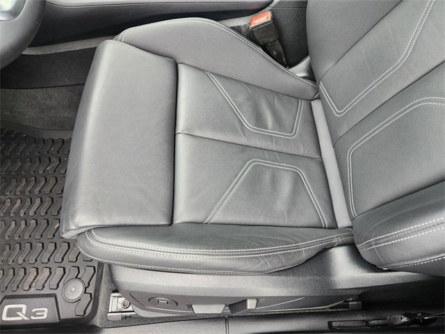 Photo of 2024 Navarra Blue Metallic Audi Q3