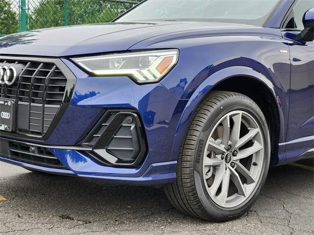 Photo of 2024 Navarra Blue Metallic Audi Q3