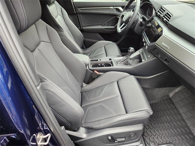 Photo of 2024 Navarra Blue Metallic Audi Q3