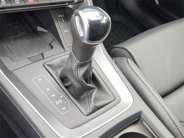 Photo of 2024 Navarra Blue Metallic Audi Q3