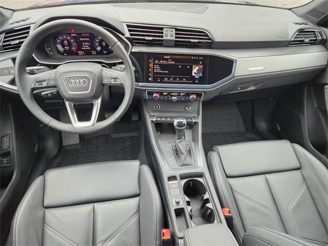 Photo of 2024 Navarra Blue Metallic Audi Q3