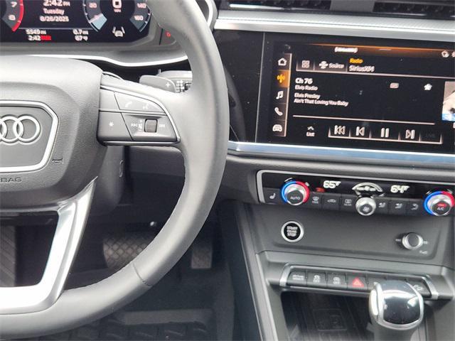 Photo of 2024 Navarra Blue Metallic Audi Q3