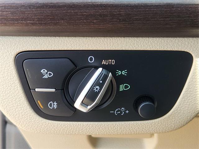 Photo of 2025 Navarra Blue Metallic Audi Q5