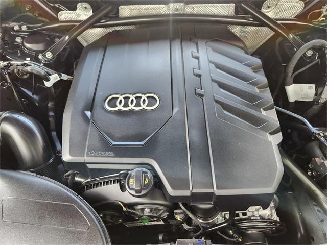 Photo of 2025 Navarra Blue Metallic Audi Q5