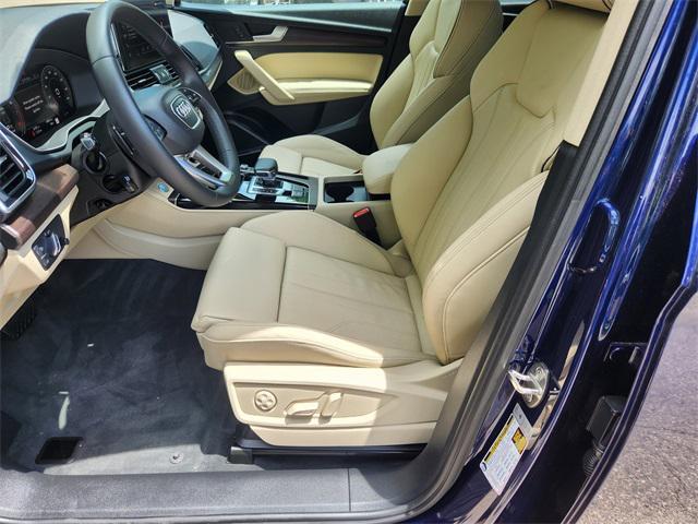 Photo of 2025 Navarra Blue Metallic Audi Q5