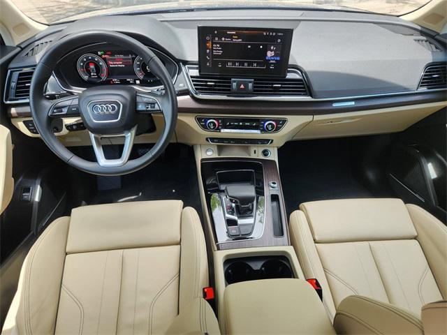 Photo of 2025 Navarra Blue Metallic Audi Q5