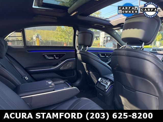 Photo of 2022 MANUFAKTUR Diamond White Mercedes-Benz S-Class
