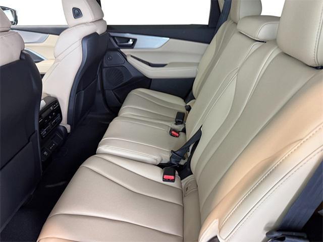 Photo of 2026 Platinum White Pearl Acura MDX