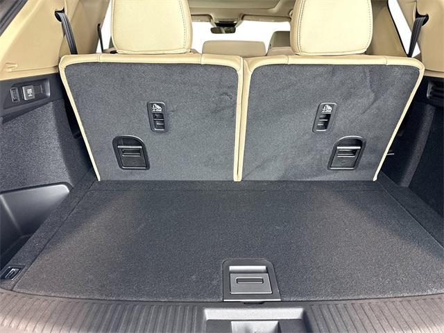 Photo of 2026 Platinum White Pearl Acura MDX