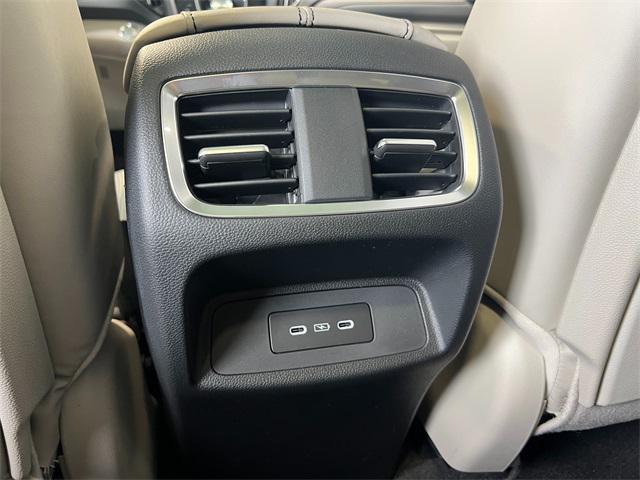Photo of 2025 Platinum White Pearl Acura RDX