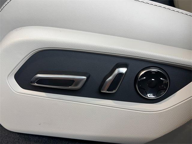 Photo of 2025 Platinum White Pearl Acura RDX