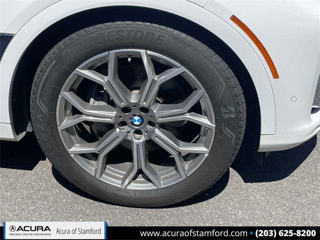 Photo of 2019 Alpine White BMW X7