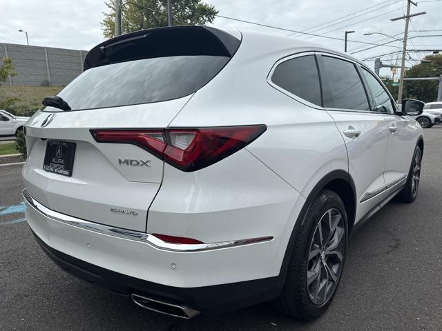 Photo of 2023 Platinum White Pearl Acura MDX