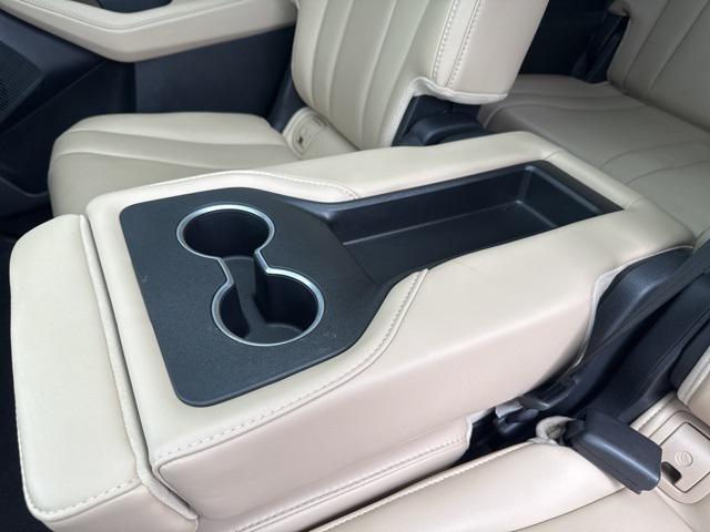 Photo of 2023 Platinum White Pearl Acura MDX