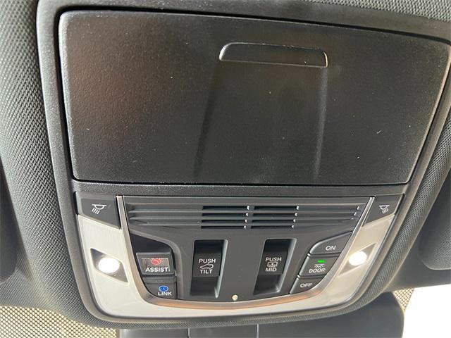 Photo of 2025 Solar Silver Metallic Acura RDX