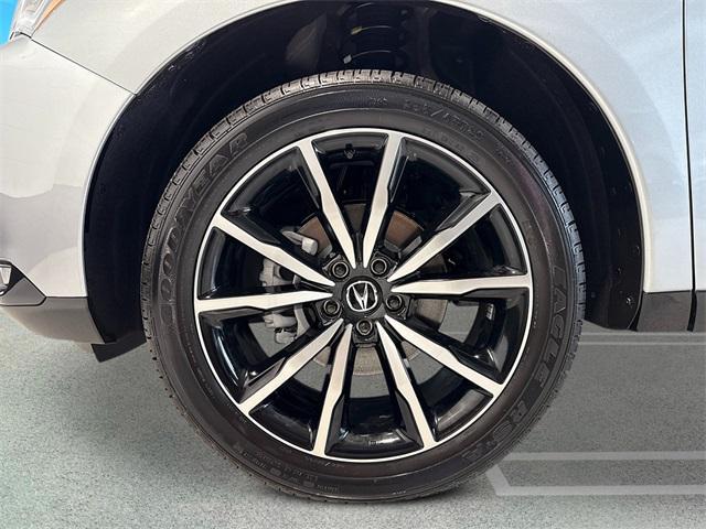 Photo of 2025 Solar Silver Metallic Acura RDX