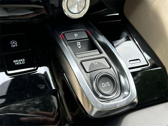 Photo of 2025 Platinum White Pearl Acura MDX