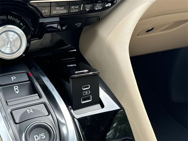 Photo of 2025 Platinum White Pearl Acura MDX