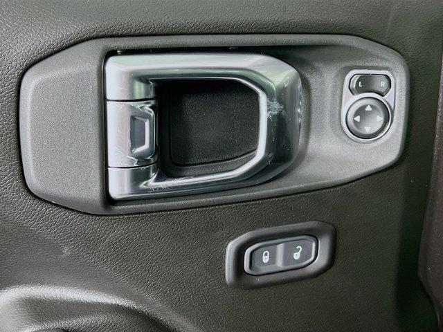 Photo of 2025 Granite Crystal Metallic Clearcoat Jeep Wrangler
